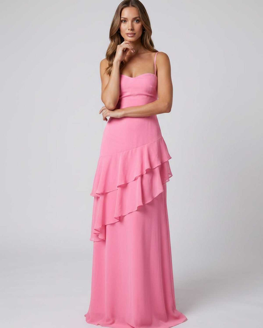 Vestido de noche sexy con volantes, escote V pronunciado y espalda abierta. Ideal para mujer moderna.