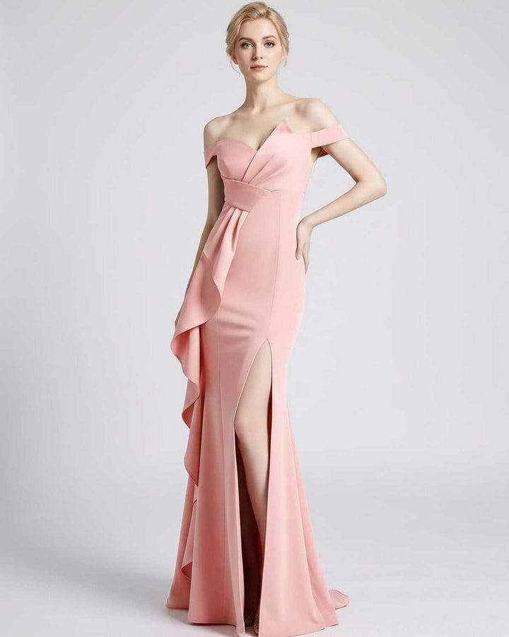 Elegante vestido de fiesta, silueta sirena. Abertura lateral para un toque moderno.