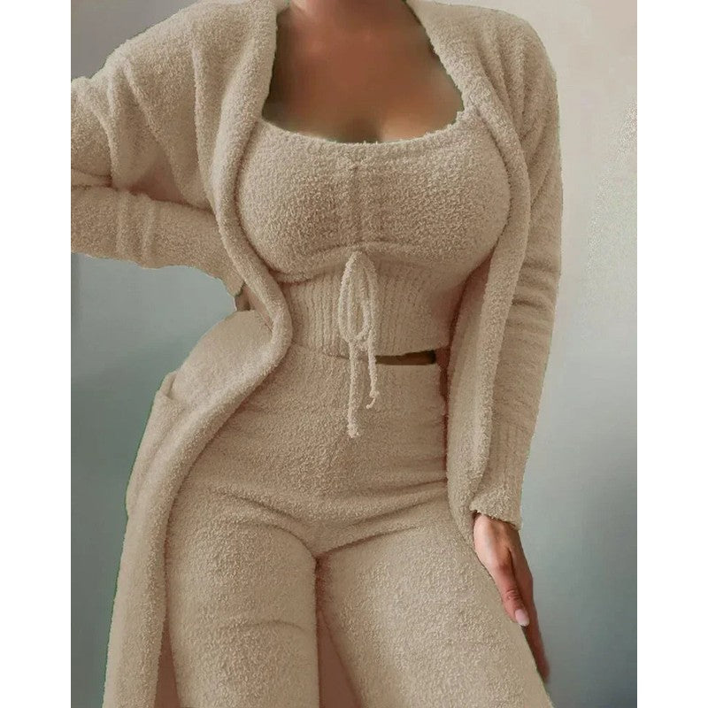 Top corto de pijama para mujer, parte del conjunto de lujo de 3 piezas. Ideal para dormir o loungewear.