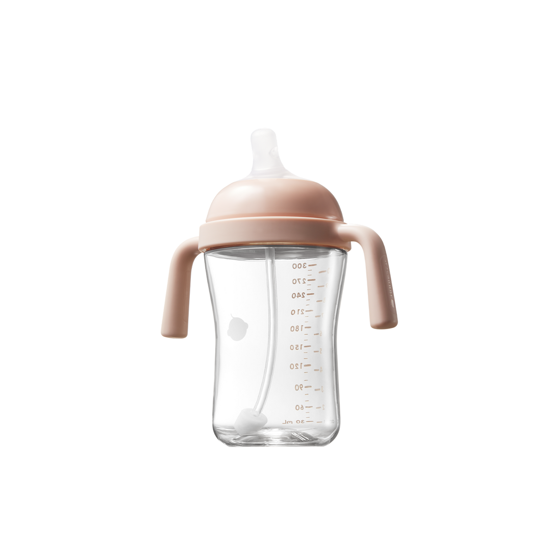 Vaso infantil antiderrames con ángulo de 13° para bebés, disponible en colores azul, beige y rosa.