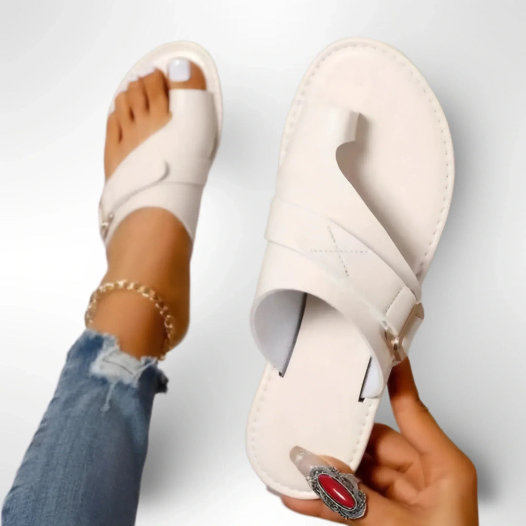 Sandalias ortopédicas de mujer con plantilla ergonómica para soporte y alivio del dolor de pies. Perfectas para verano.