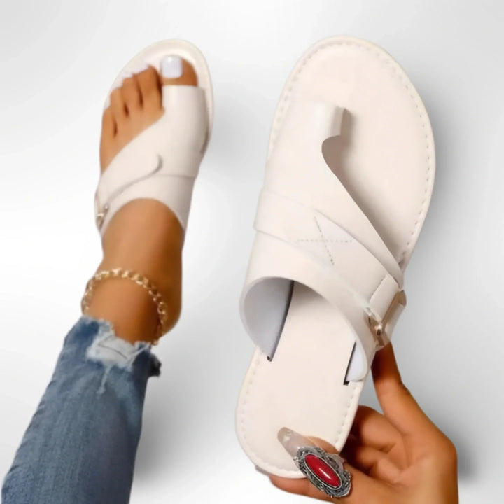 Sandalias ortopédicas de mujer con plantilla ergonómica para soporte y alivio del dolor de pies. Perfectas para verano.