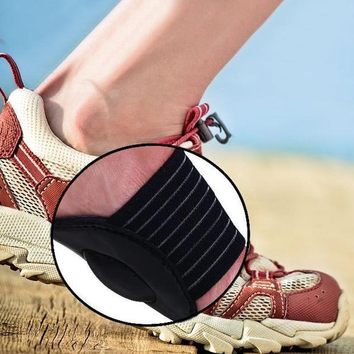 Soporte plantar acolchado para confort de pie, ideal para el alivio del dolor por fascitis plantar.