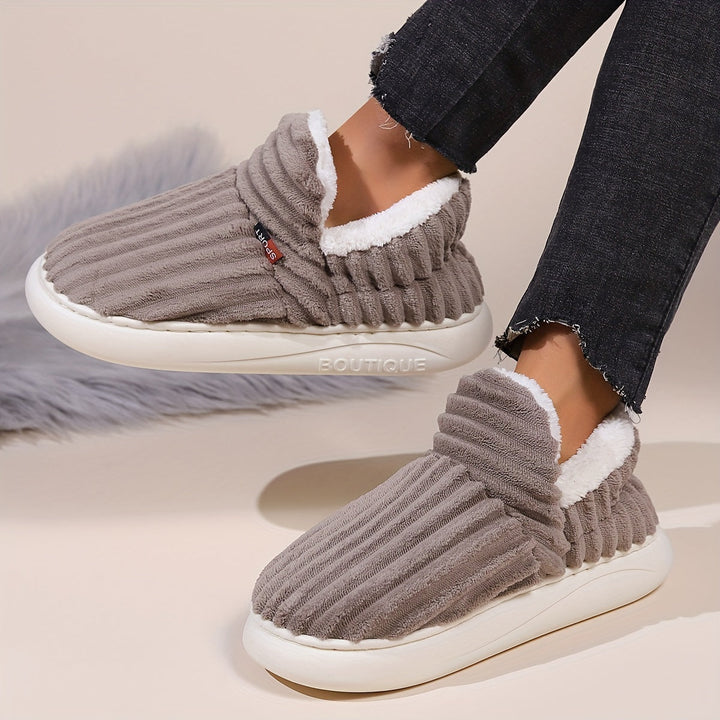 Pantuflas de mujer de felpa, ideales para relajarse, con suela adherente.