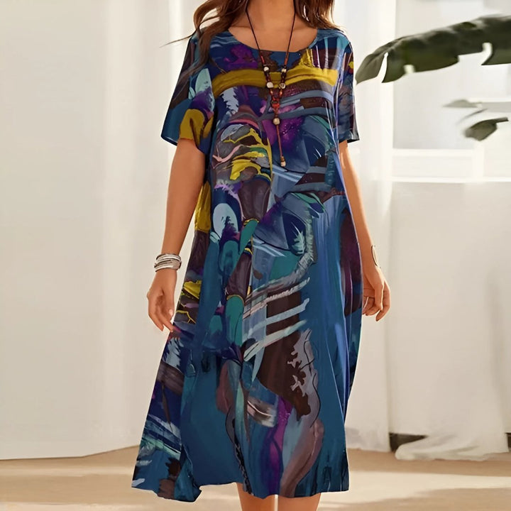 Vestido largo talla grande mujer, estampado abstracto vibrante, mangas cortas, fluido y cómodo. Ideal para verano.