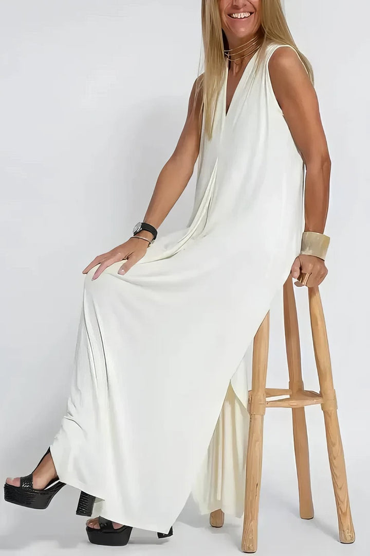Vestido largo elegante, sin mangas, escote en V para tallas grandes, perfecto para un look sofisticado.