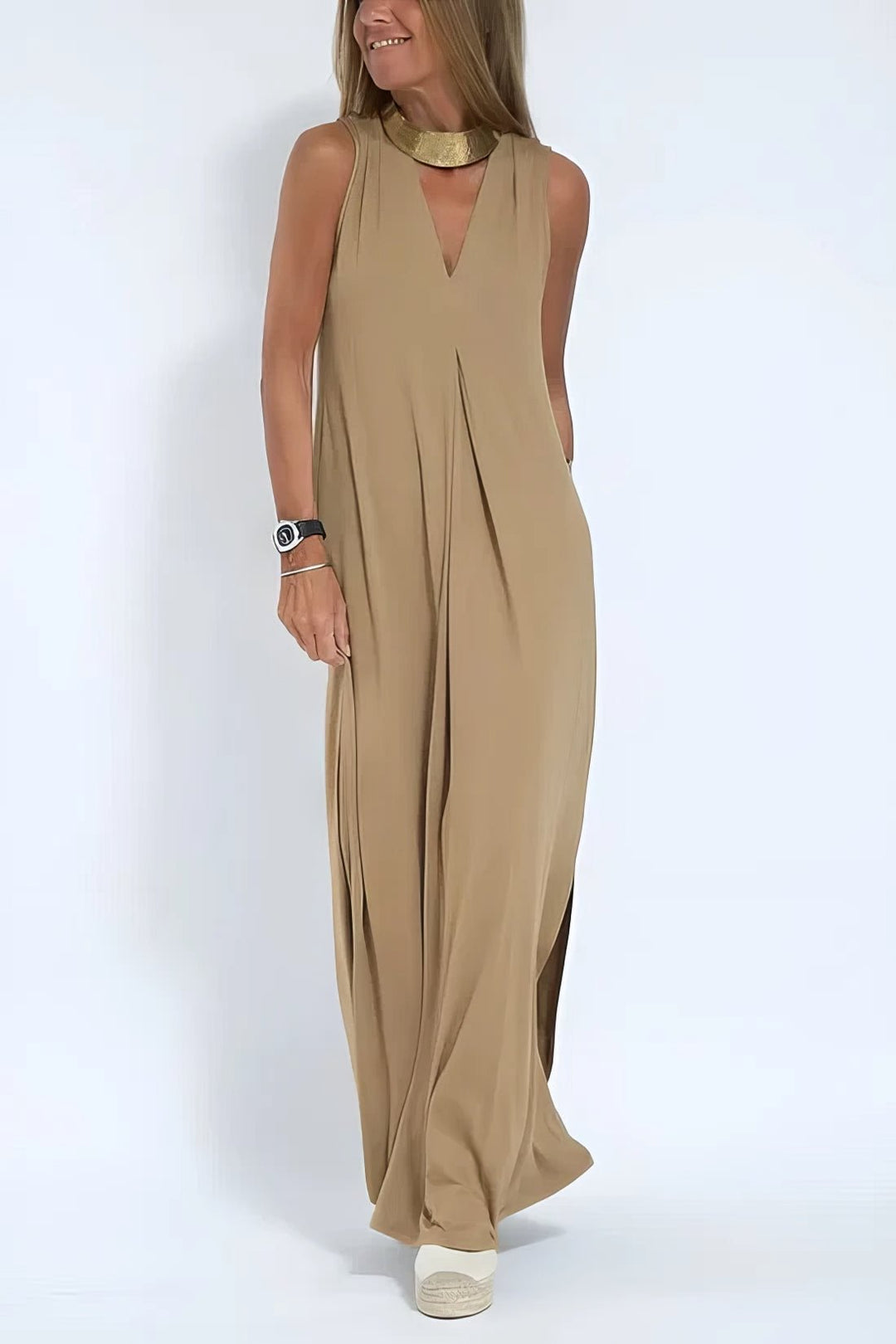 Moda femenina: vestido largo sin mangas y escote en V para mujeres curvy, fresco y cómodo de verano.