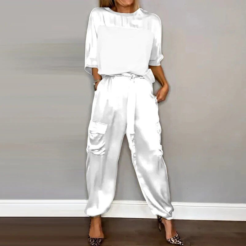 Conjunto SOFÍA de dos piezas para mujer talla grande. Top relajado y pantalones cargo para un look de moda urbana.
