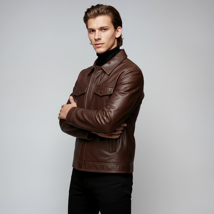 Chaqueta MACKSTON de piel sintética marrón para hombre. Moda masculina, ideal para entretiempo y estilo atemporal.