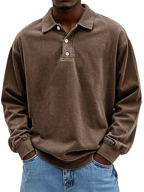 Hombre luciendo jersey casual que ofrece confort diario y un estilo elegante sin esfuerzo.