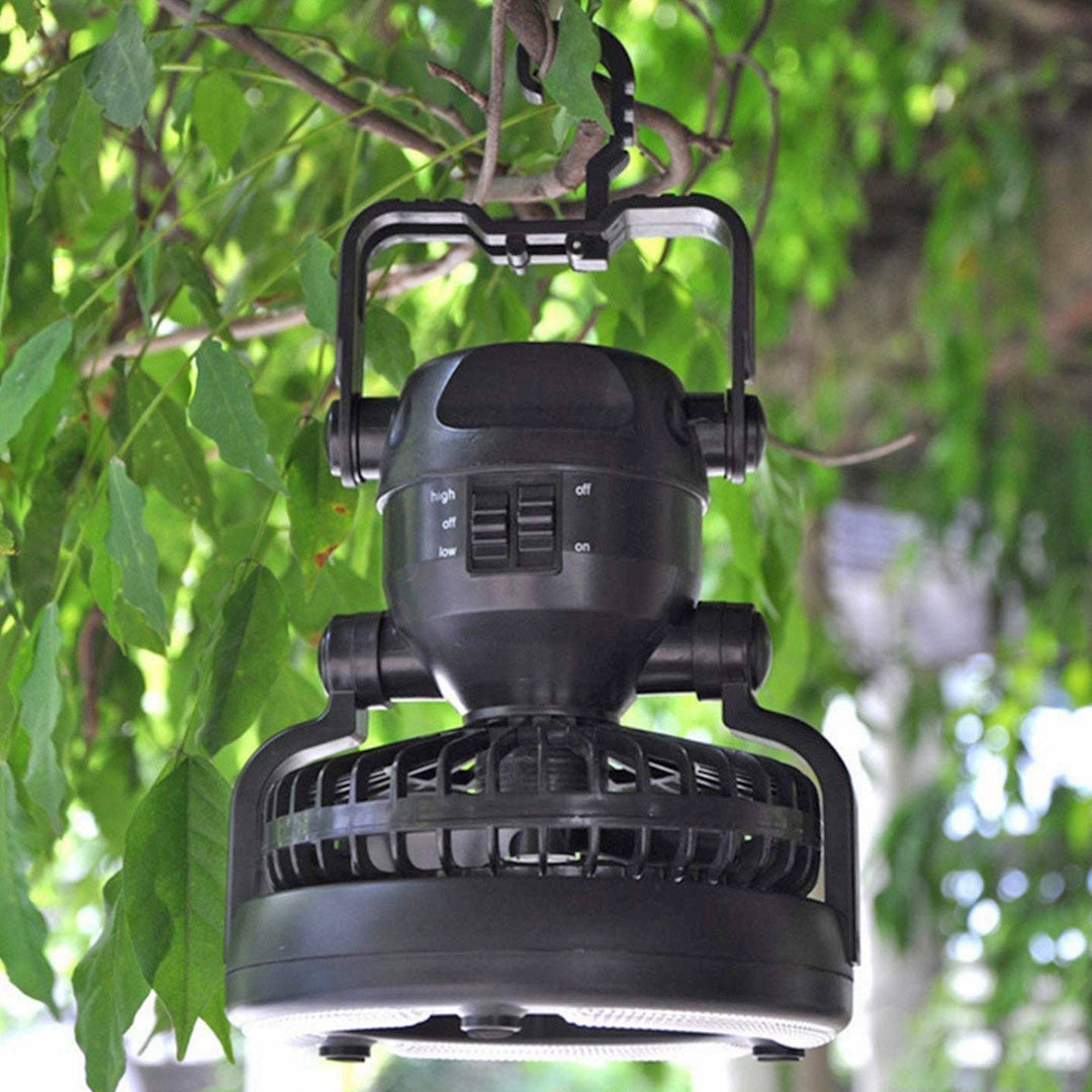 Ventilador para exteriores resistente al agua con luz de emergencia LED, para todas tus aventuras.