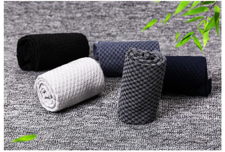 Set de 5 calcetines de bambú para hombre. Material fresco, hipoalergénico y muy suave al tacto.