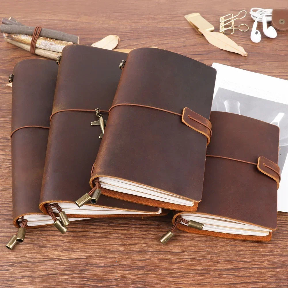 Elegante cuaderno de cuero recargable, perfecto para agenda, notas de viaje y escritura creativa.