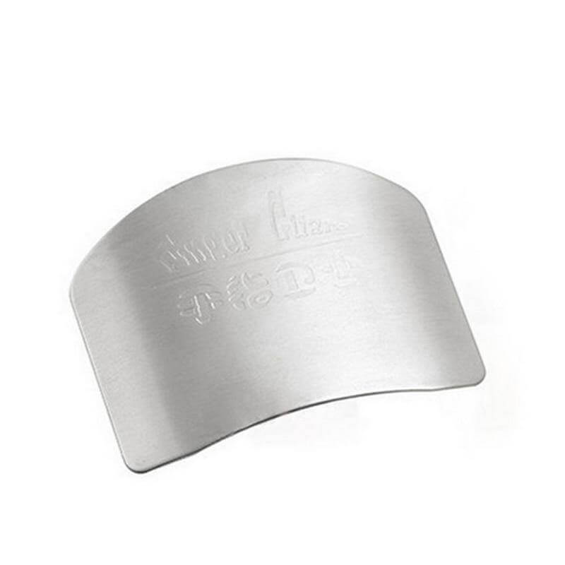 Cocina segura con este protector de dedos de acero inoxidable, indispensable para picar sin riesgos.