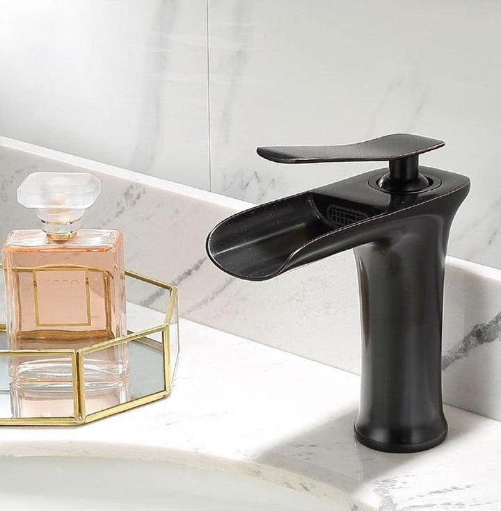 Grifo de agua cascada para baño, monomando, estética de lujo para cualquier lavabo.