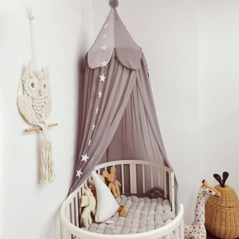 Refugio mágico para cuna infantil: dosel de chiffon con temática de circo. Apto para guarderías y niños.