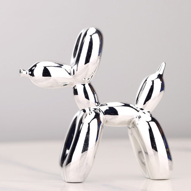 Adorno artístico de perro globo metálico. Estatua moderna perfecta para sala de estar.