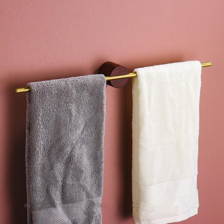 Organizador de toallas de pared ajustable, ideal para una decoración de baño contemporánea.