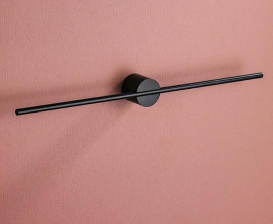Toallero de pared funcional y ajustable, se adapta a diversas necesidades de organización en el baño.