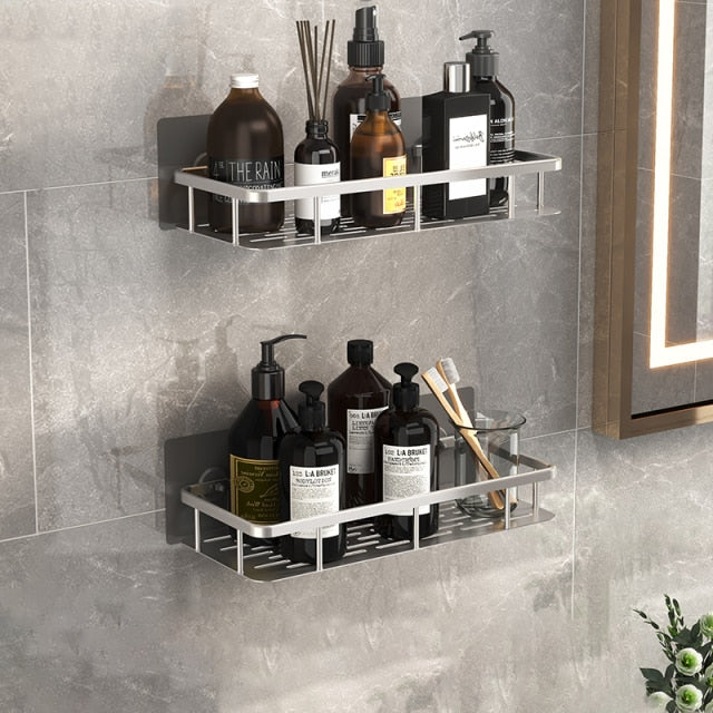 Estante de baño versátil con ventosas, perfecto para mantener el orden y almacenar productos de ducha.