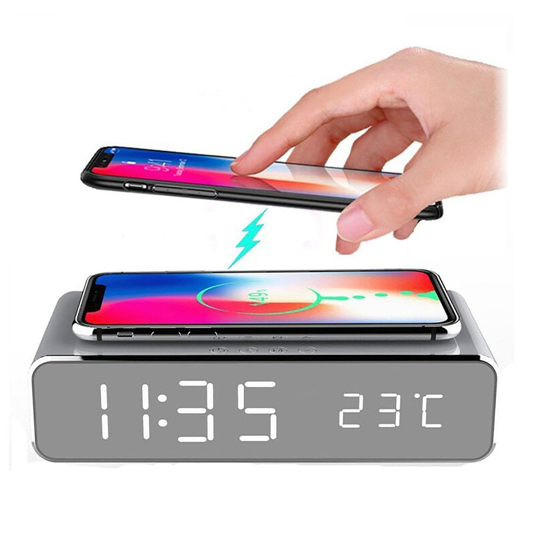 Gadget inteligente: reloj despertador con cargador inalámbrico 10W y termómetro integrado. Carga rápida Qi para tu móvil.