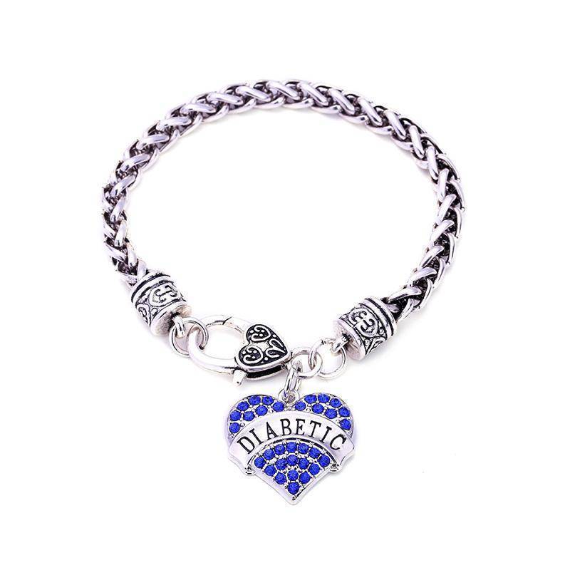 Pulsera de identificación médica para emergencias de diabetes, mujer. Diseño con corazón y cristal, brindando protección.