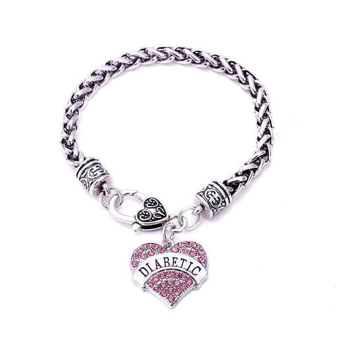 Accesorio de seguridad para mujeres diabéticas. Pulsera alerta médica con diseño de corazones de cristal, salud y estilo.