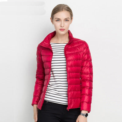 Protección urbana: chaqueta ligera impermeable mujer, diseño moderno para otoño e invierno.