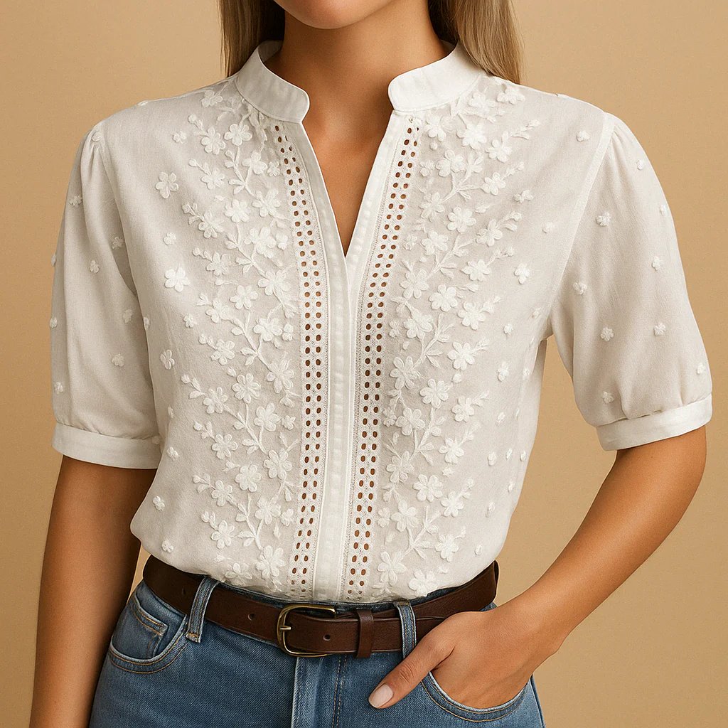 Blusa mujer elegante blanca, ideal para primavera, con delicado bordado floral, look sofisticado.