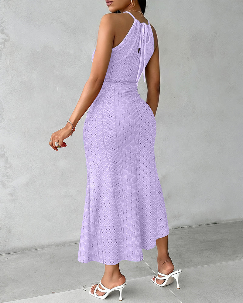 Vestido midi halter con abertura, perfecto para la frescura de verano.