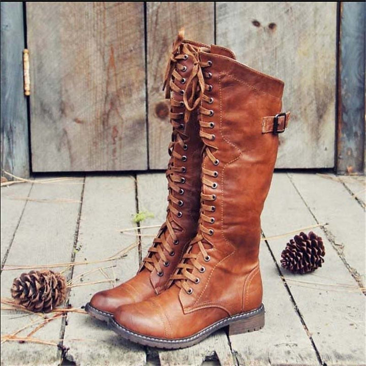 Botas altas de mujer con cordones negras, estilo ecuestre, ideales para moda femenina elegante y cómoda.