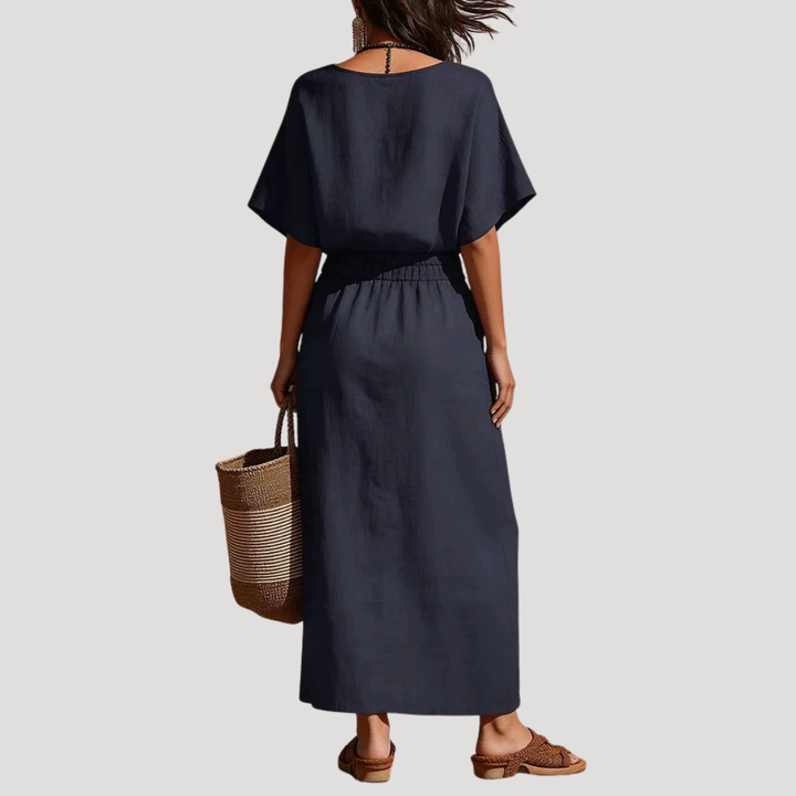Conjunto femenino midi de verano. Dos piezas elegantes con cuello V y manga corta para un estilo cómodo y moderno.