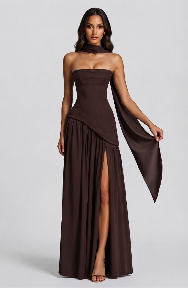 Elegante vestido de noche largo para mujer, corsé y drapeado, abertura. Perfecto para invitada formal.