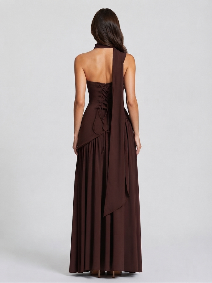 Vestido mujer largo para noche, drapeado y con corsé. Abertura lateral añade toque chic. Fiesta formal.