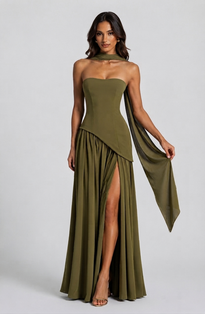 Vestido de gala sofisticado mujer, largo, con drapeado y corsé, abertura lateral. Para eventos formales.