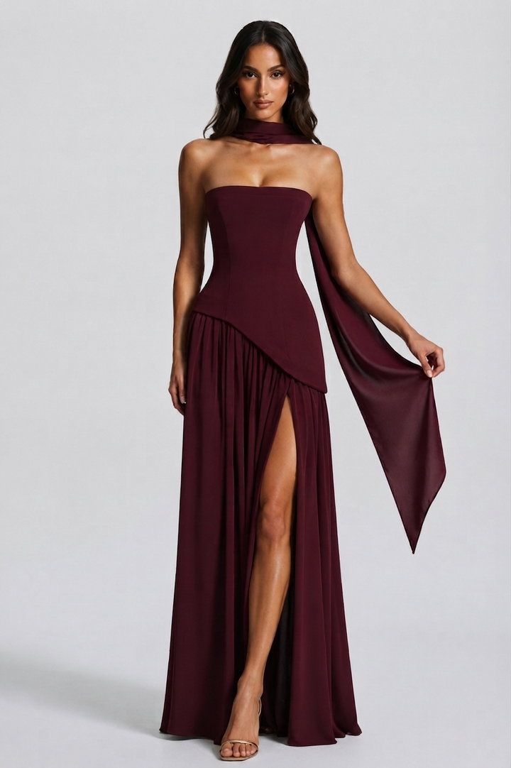 Sofisticado vestido largo de invitada, drapeado, corsé y abertura lateral. Estilo elegante para mujer.