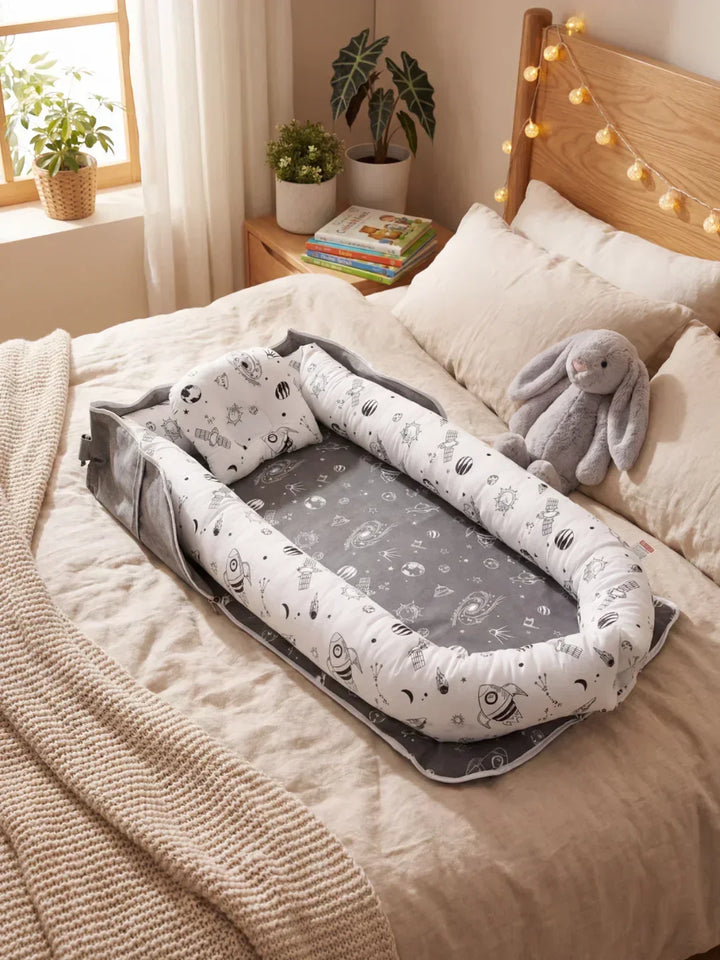 Cama nido de algodón para bebés, acolchada y cómoda para el colecho seguro.