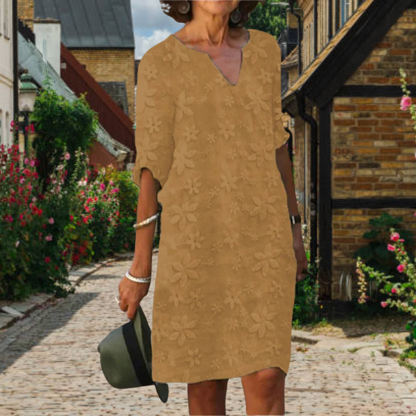 Vestido floral casual para mujer, escote V y manga 3/4. Diseño cómodo y chic para cualquier ocasión.
