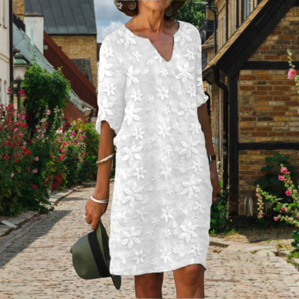 Atuendo diario: Vestido floral de mujer con escote V y manga 3/4, ideal para primavera y verano.