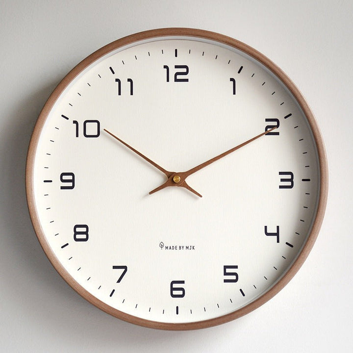 Reloj de pared minimalista de madera. Diseño redondo con mecanismo de cuarzo ultra silencioso. Perfecto para hogar.