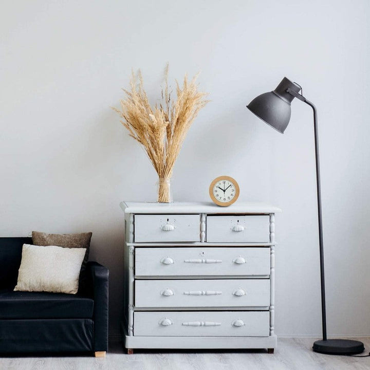 Moderno reloj despertador de madera, diseño elegante para decorar el hogar y dormitorio.