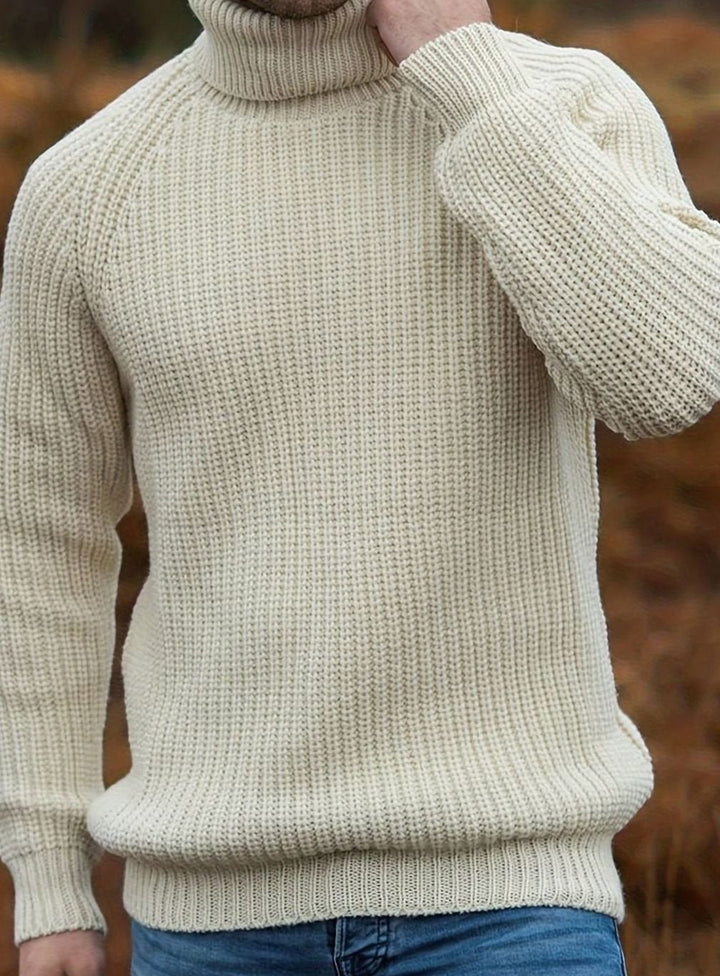 Jersey cuello alto canalé beige para hombre, ajuste regular. Ideal otoño/invierno, look elegante o casual.