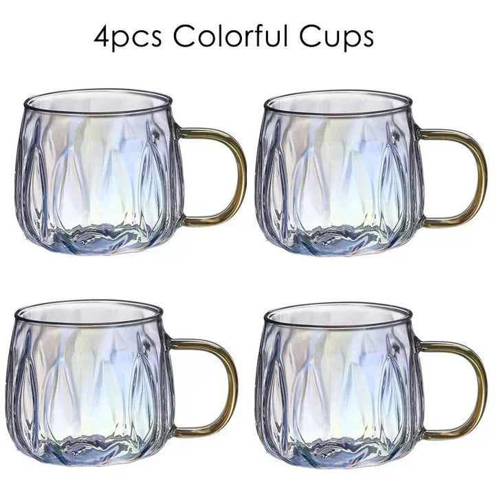 Jarra de vidrio transparente con diseño ergonómico y pico vertedor, perfecta para uso diario en cocina.