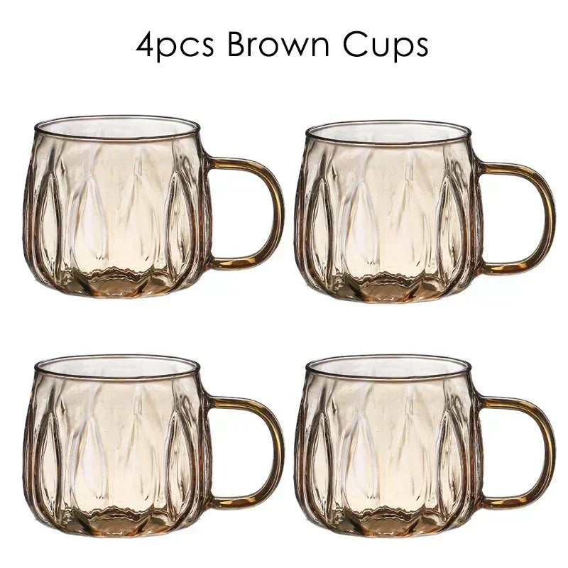 Set completo de jarra de vidrio de gran capacidad y 4 vasos, ideal para servir bebidas en cualquier ocasión.