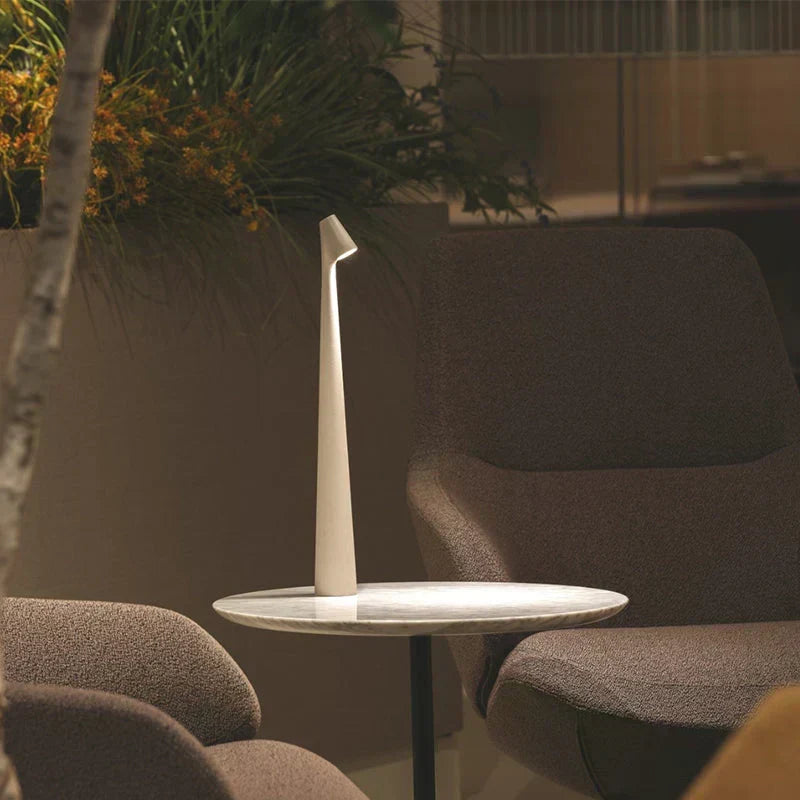 Lámpara de mesa nórdica LED para decoración, inalámbrica y regulable, mejora la iluminación del hogar.