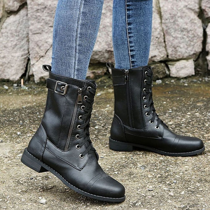 Calzado de mujer: botas militares duraderas con cordones frontales y práctica cremallera lateral.