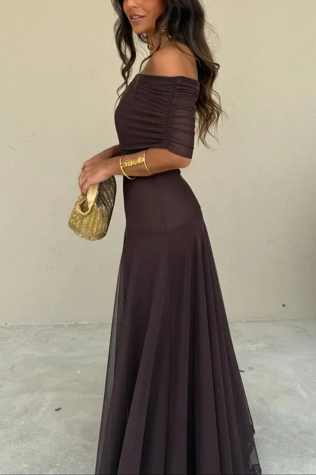 Vestido de mujer un hombro, plisado largo, perfecto para celebración o evento formal.