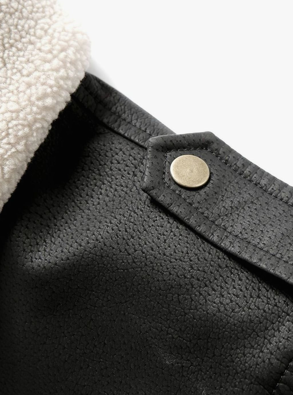 Elegante chaqueta aviador hombre, versátil, con cuello sherpa y parches.