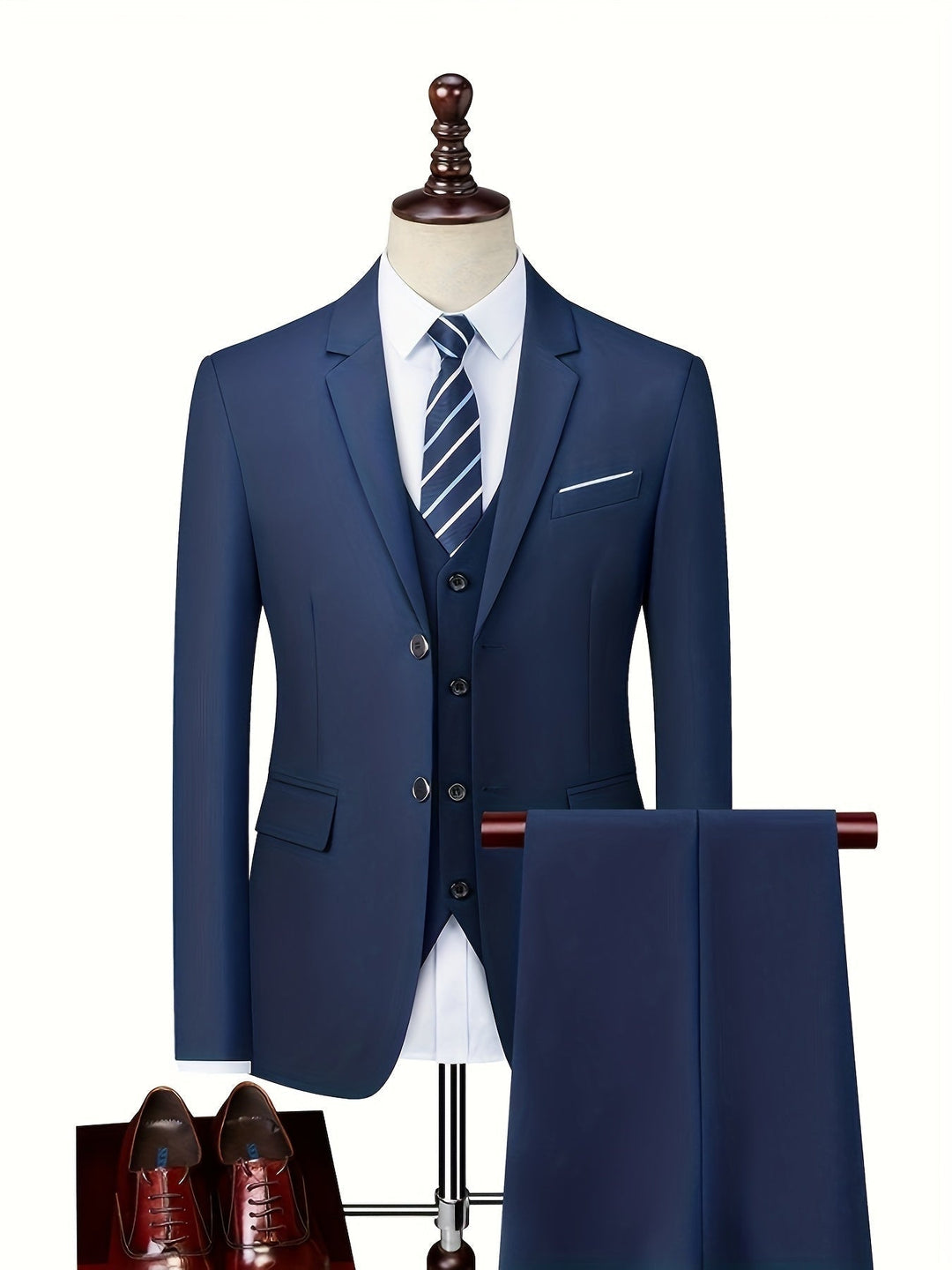Traje de hombre gris, corte slim, perfecto para bodas y eventos de etiqueta y estilo.