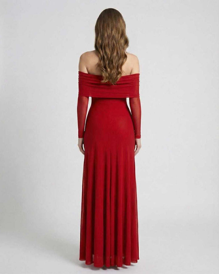 Vestido de noche formal Rosalia rojo, ideal para gala o invitada de boda, estilo off-shoulder.
